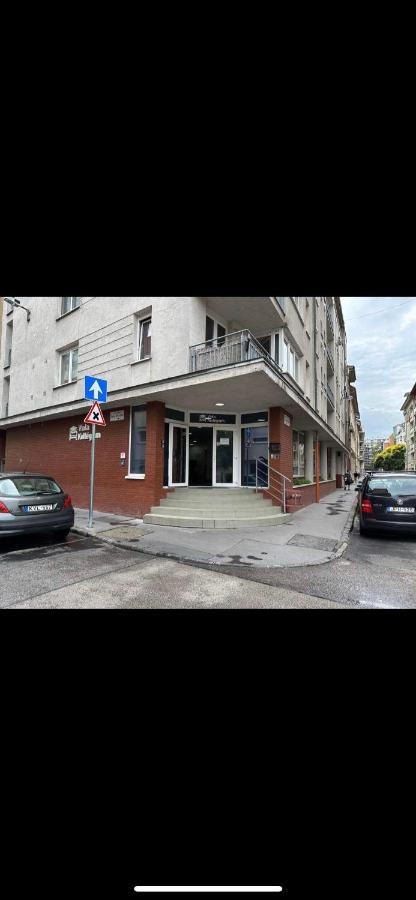 Viola Hostel Budapeste Exterior foto